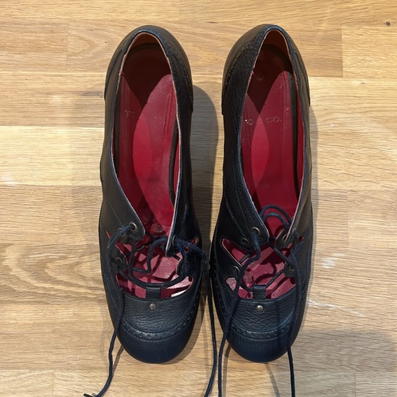 TO & CO laced leather heels (size 38.5) - Picture 6 of 11